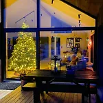Cozy Neo With In Out In